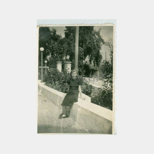 1937 Bursa Çelik Palas Ön Kadın Görünüş Fotoğraf