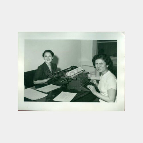1950 Sekreterler ve Daktilo Konulu Fotoğraf