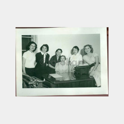 1950 Sekreterler ve Daktilo Konulu Fotoğraf
