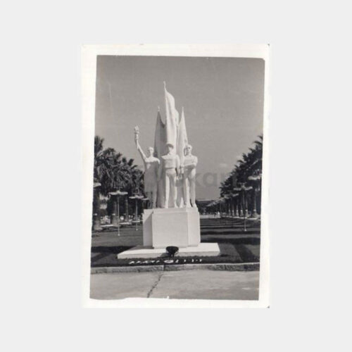 1968 İzmir Fuarı Gençlik Heykeli Konulu Fotoğraf
