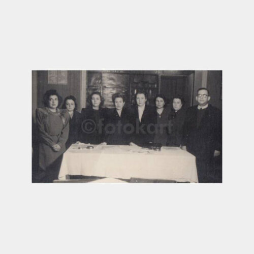 1947 İzmir Yardım Sevenler Derneği Grup Fotoğrafı