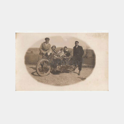 1933 Motorsikletli Aile Konulu Fotoğraf