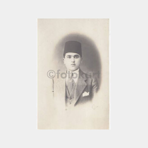 1927 Fesli Genç Konulu Fotoğraf