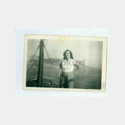 1957 Cebelitarık Açıklarında Gemide Kadın Fotoğraf