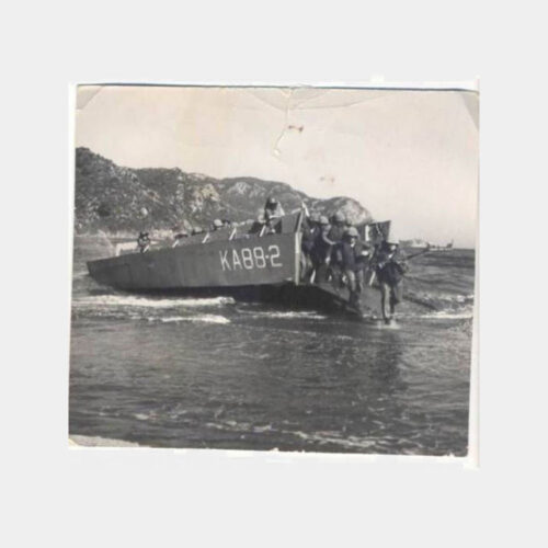 Çıkarma Gemisi ve Askerler Görünüş Fotoğraf