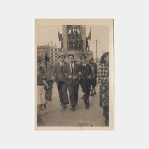 Taksim Meydanı Gençler Konulu Fotoğraf