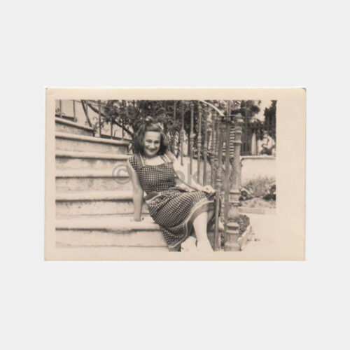 1950 Tarihi Evde Kadın Konulu Fotoğraf