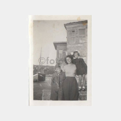 1938 Tarihi Ev Köşk Kıyısında Aile Fotoğraf
