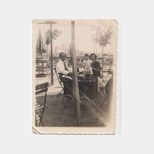 1938 Çay Bahçesinde Aile Konulu Fotoğraf