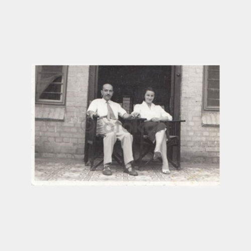1940 Otel Önü Aile Konulu Fotoğraf