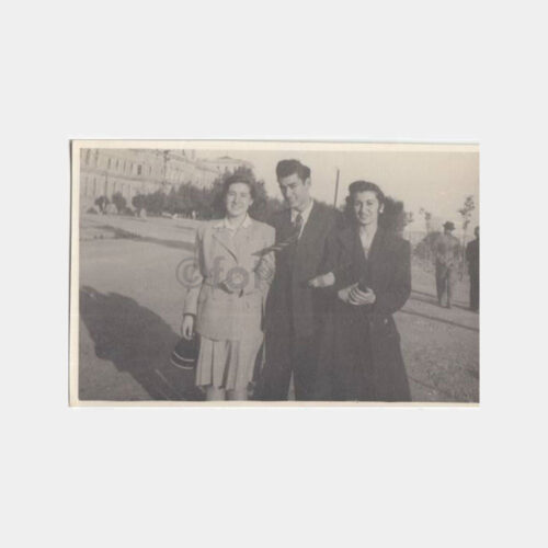 1944 Taşkışla Teknik Okul Önü Aile Konulu Fotoğraf