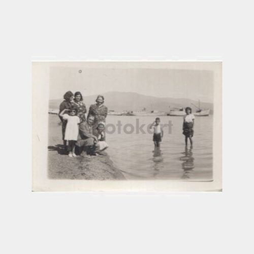 1939 Sahilde Gemiler Aile Grubu Konulu Fotoğraf