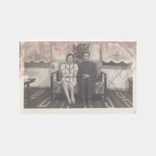 1930 Ev Yaşamı Aile Halı Dekorlu Fotoğraf