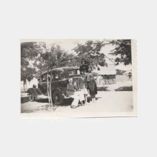1936 Damalı Taksi Oto Önünde Aile Fotoğraf