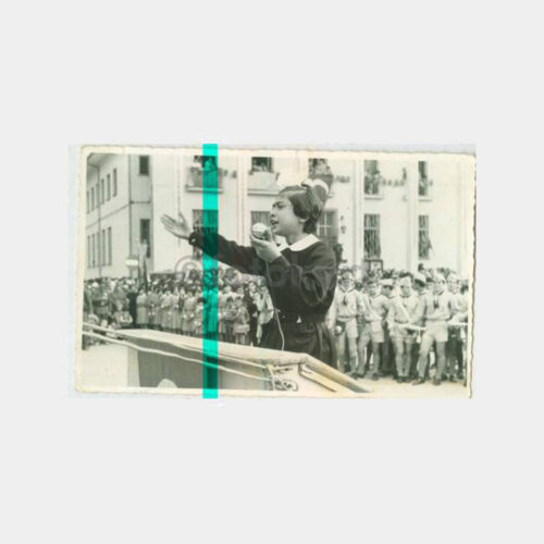 1967 Cumhuriyet Tören Şiir Okuyan Kız Fotoğraf