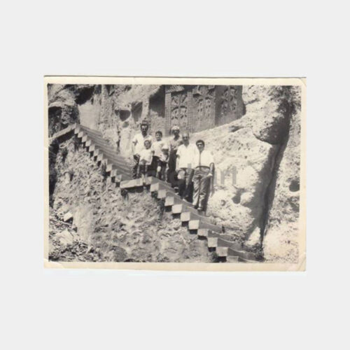 1969 Ermeni Kilise Merdivenlerinde Grup Konulu Fotoğraf