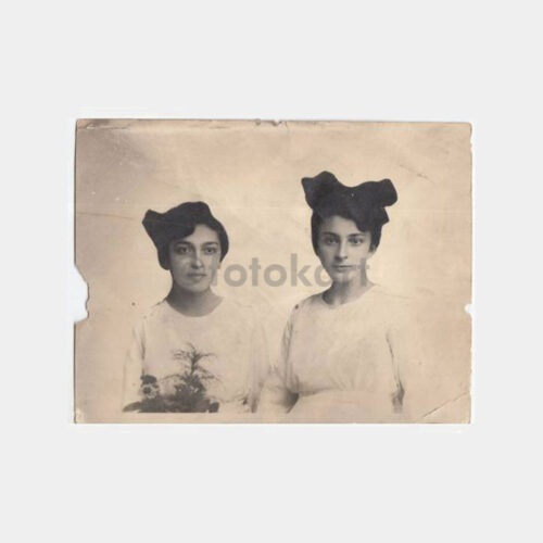 1957 Ermenice Yazılı Genç Kızlar Konulu Fotoğraf