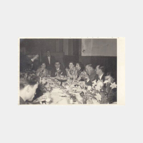 1945 İzmir Aile Yemeği Konulu Fotoğraf