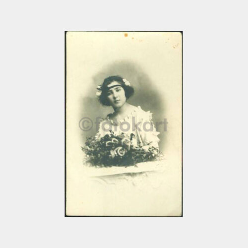 1927 Çiçekli Kadın Konulu Stüdyo Fotoğraf