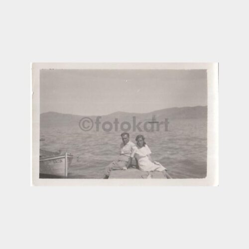 1939 Gölcük Sandal Önünde Aile Konulu Fotoğraf