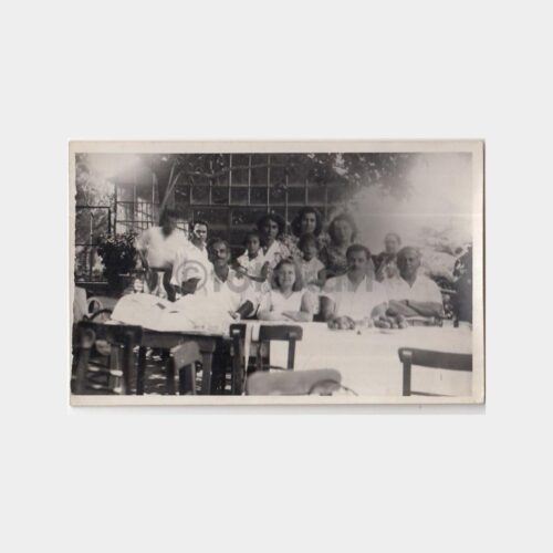 1930 Bahçede Aile Toplantısı Konulu Fotoğraf