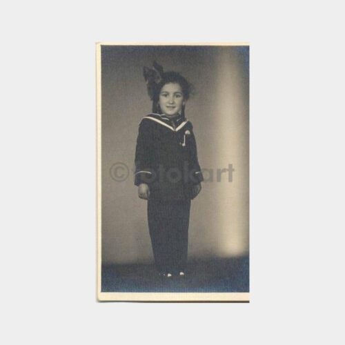1944 Denizci Giyimli Kız Çocuğu Fotoğraf