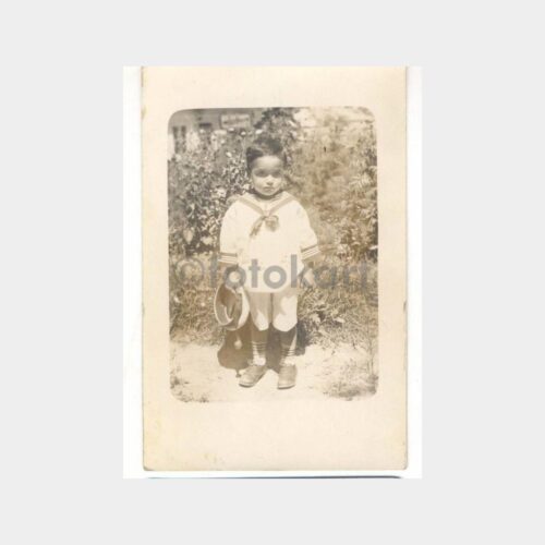 Denizci Giyimli Çocuk Fotoğrafı