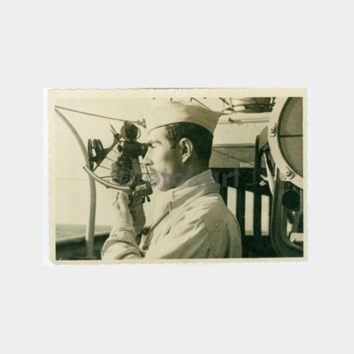 1935 Denizci Sextant Aravı ile Çalışan Fotoğraf
