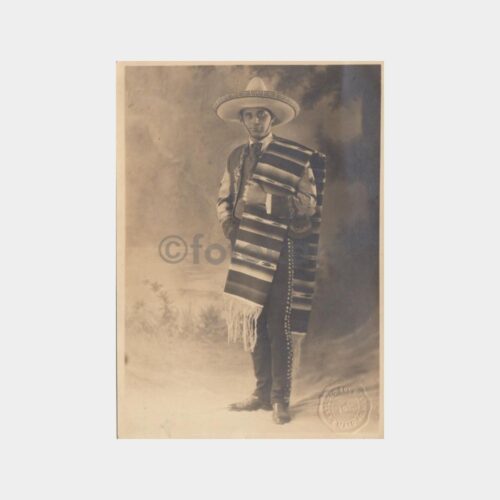 Latin Folklor Konulu Yerel Giysili Fotoğrafı