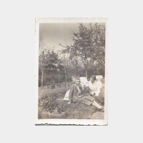 1943 Köşk Bahçesinde Kadınlar Konulu Fotoğraf