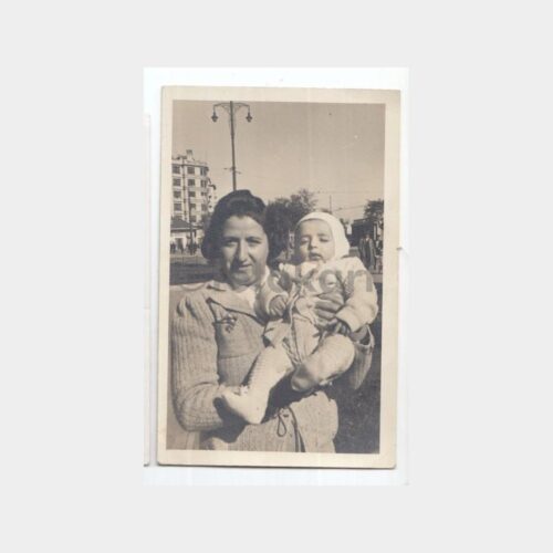 1940 Taksim Meydanı Çocuklu Kadın Konulu Fotoğraf
