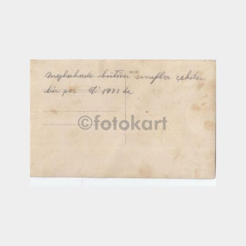 1933 Eski Otomobil Üzerinde Öğrenciler Konulu Fotoğraf - Görsel 2