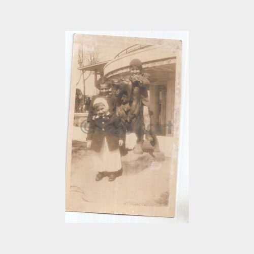 1940 Taksim Aslan Heykeli Önünde Çocuklar Fotoğraf