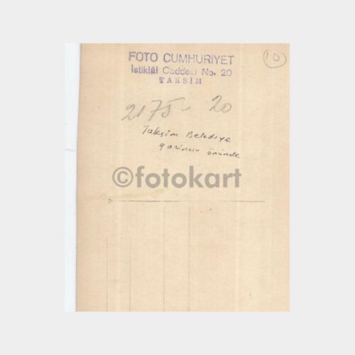 1940 Taksim Aslan Heykeli Önünde Çocuklar Fotoğraf - Görsel 2