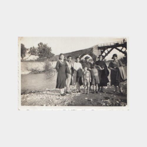 1940 Anadolu Köprü Önünde Aile Konulu Fotoğraf