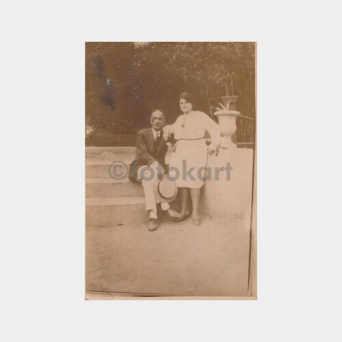 1928 Köşk Bahçesinde Aile Konulu Fotoğraf