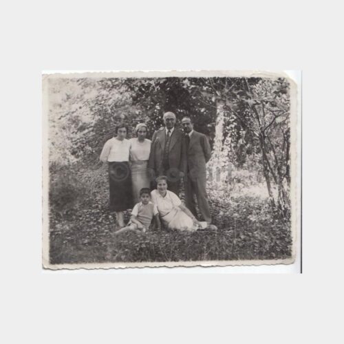 1930 İstanbul Köşk Bahçesinde Aile Konulu Fotoğraf