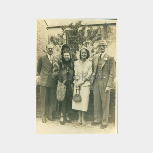 1930 Şapkalı ve Kürklü Kadın Ailesi Fotoğraf