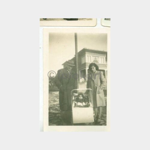 1946 Bebek Arabası Aile Konulu Fotoğraf