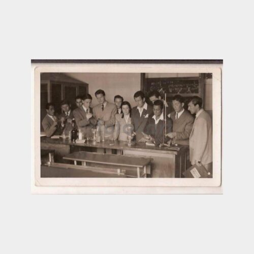 1948 İstanbul Üniversitesi Fizik Laboratuvarı Fotoğraf