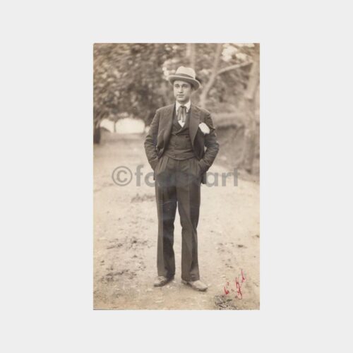 1931 Dönemin Modası Giyimli Genç Konulu Fotoğraf