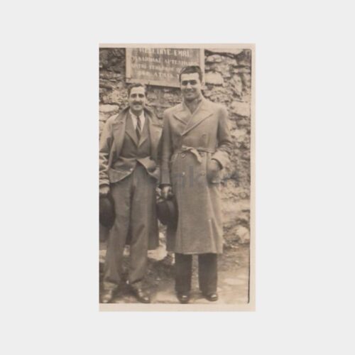 1947 Dönem Modası Giyimli 2 Bay Konulu Fotoğraf