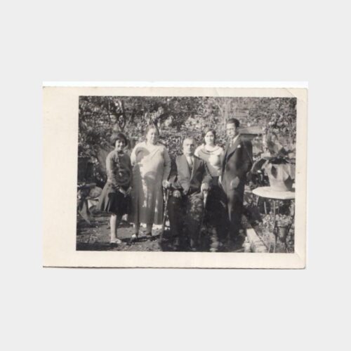 1938 Tarihi Ev Bahçesinde Aile Fotoğraf