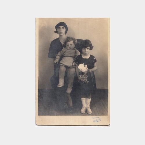 1930 Çiçekli Kız ve Ailesi Stüdyo Fotoğraf