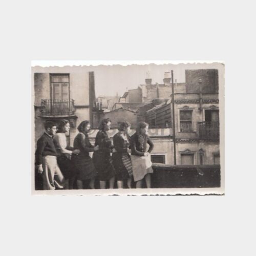 1941 Tarihi Evin Balkonunda Kadınlar Fotoğraf
