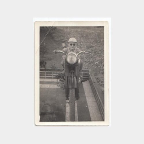 1940 Motorsikletli Çocuk Görünüş Fotoğraf