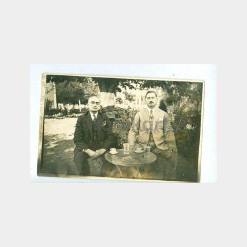 1926 Çay Bahçesinde Kahve İçen Baylar Fotoğraf
