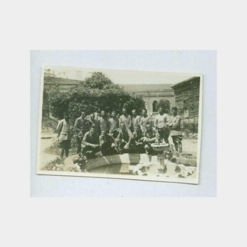 1934 Emirgan Korusunda Asker Görünüş Fotoğraf