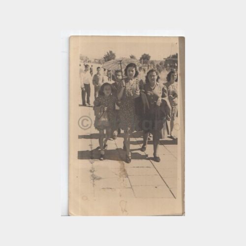 1940 Şemsiyeli Kadın Konulu Fotoğraf
