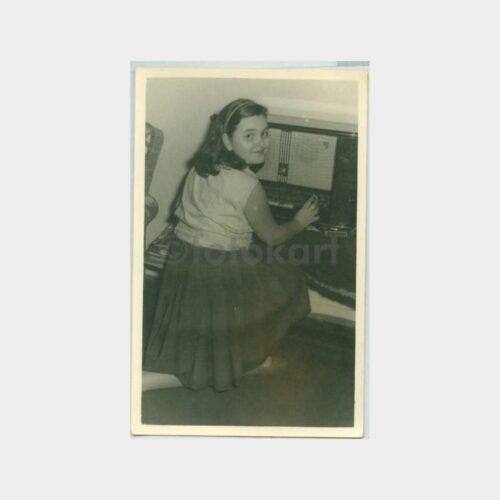 1960 Radyolu Kız Görünüş Fotoğraf